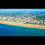 Comfy In Lido Dei Pini - Beahost ביביונה