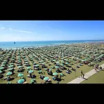 Comfy In Lido Dei Pini - Beahost * ביביונה
