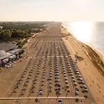 דירה Comfy In Lido Dei Pini - Beahost