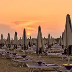 Comfy In Lido Dei Pini - Beahost דירה *