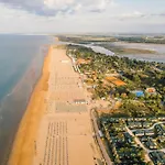 דירה Comfy In Lido Dei Pini - Beahost