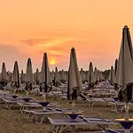 Comfy In Lido Dei Pini - Beahost דירה *