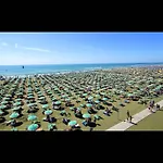 דירה Comfy In Lido Dei Pini - Beahost *
