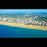 Comfy In Lido Dei Pini - Beahost ביביונה