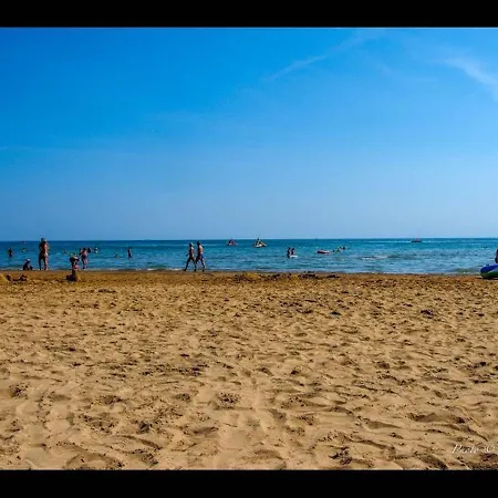 アパート Comfy In Lido Dei Pini By Beahost ビビオーネ