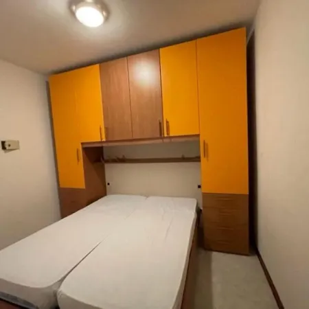아파트 Comfy In Lido Dei Pini - Beahost