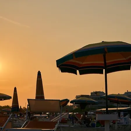 アパート Comfy In Lido Dei Pini By Beahost ビビオーネ