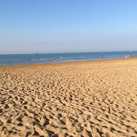 아파트 Comfy In Lido Dei Pini - Beahost