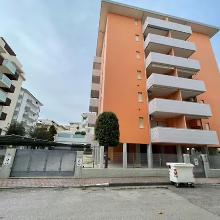 아파트 Comfy In Lido Dei Pini - Beahost *