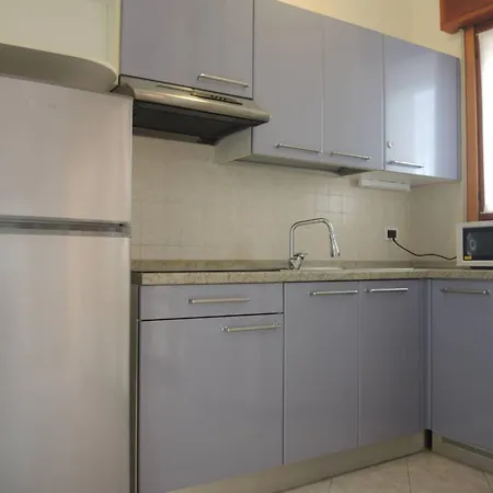 Comfy In Lido Dei Pini - Beahost דירה ביביונה