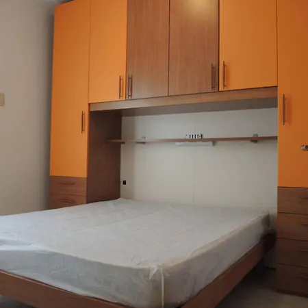 Comfy In Lido Dei Pini - Beahost דירה ביביונה
