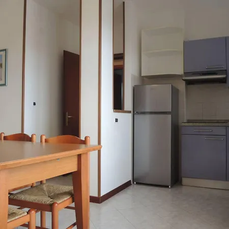 Comfy In Lido Dei Pini - Beahost דירה ביביונה